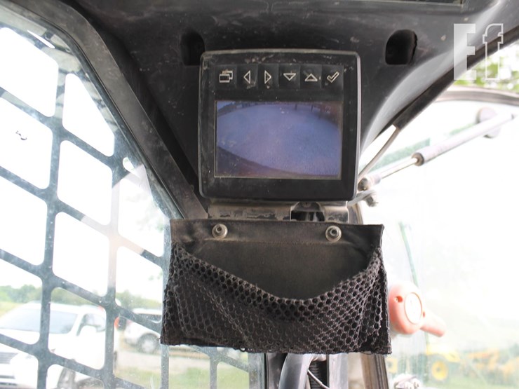 deere-320g-image-11