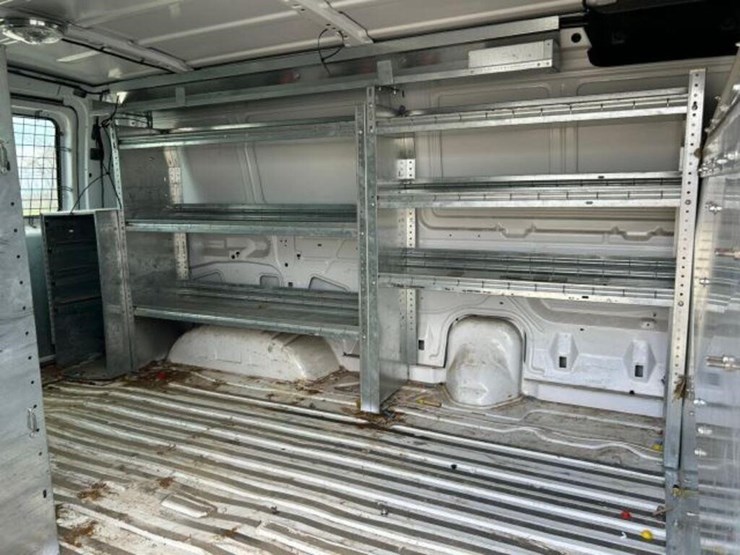 2010-ford-cargo-image-31