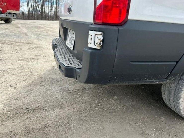2015-ford-cargo-image-29