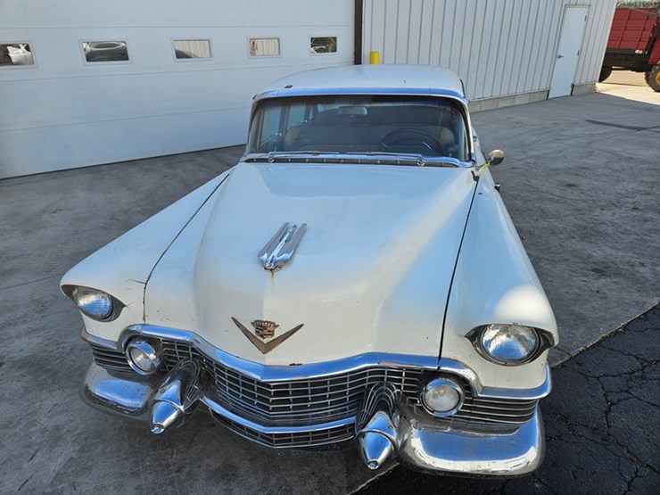 #61-•-1954-cadillac-fleetwood-series-60-4-door-sedan-image-63