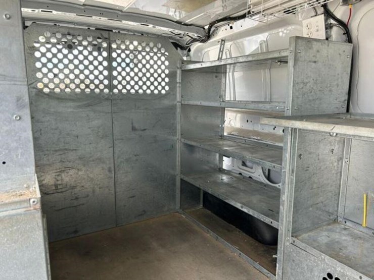 2015-ford-cargo-image-54