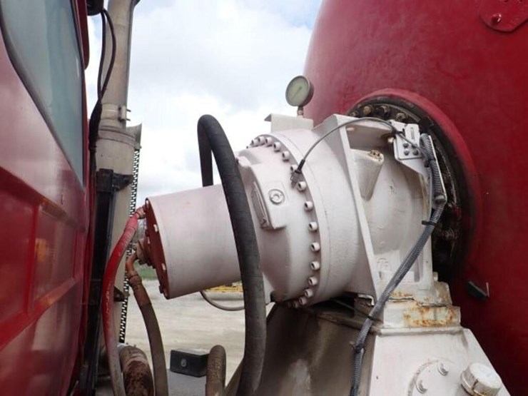1999-mack-rb690s-image-51