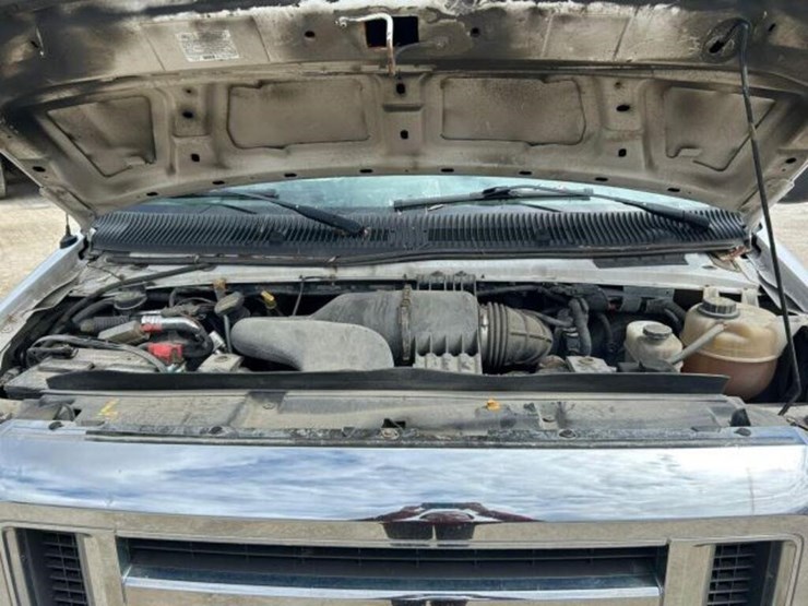 2010-ford-cargo-image-20