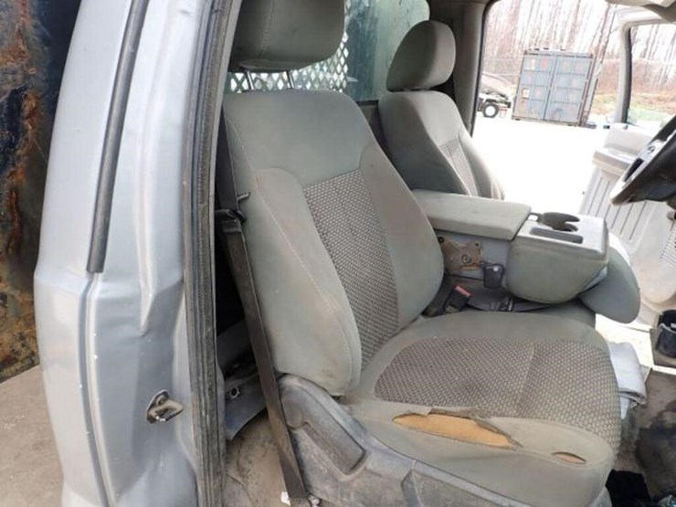 2011-ford-f550-xl-image-35