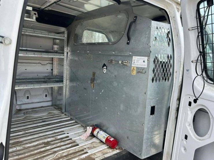 2010-ford-cargo-image-37