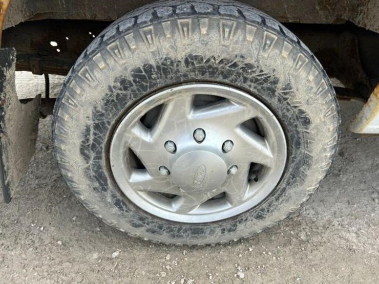 2010-ford-cargo-image-55