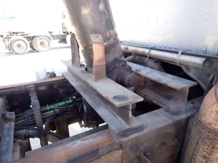 2012-caterpillar-ct660s-image-69
