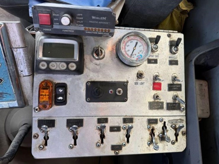 2009-mack-granite-gu813-image-19