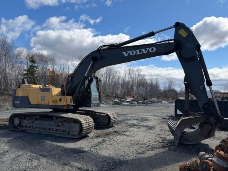 2014-volvo-ec220dl-image-3
