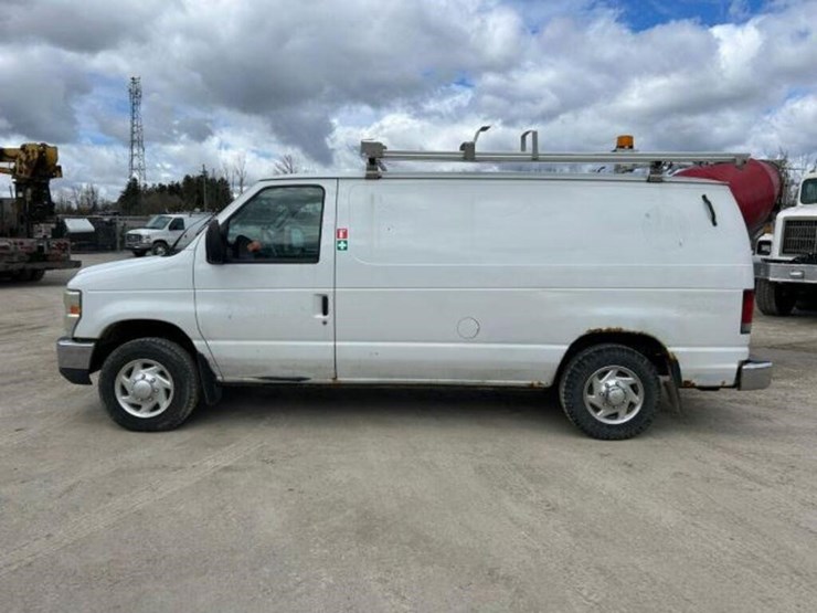2010-ford-cargo-image-7