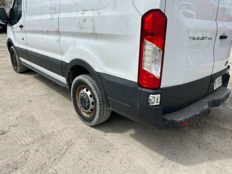 2015-ford-cargo-image-31