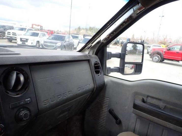2011-ford-f550-xl-image-25