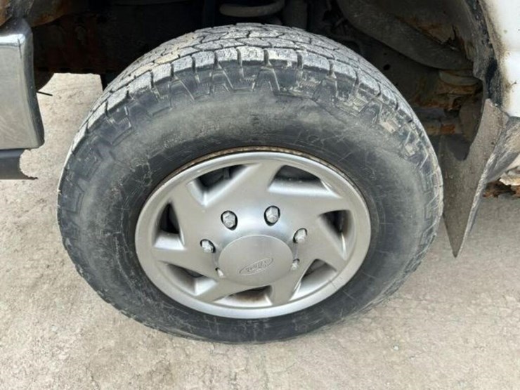 2010-ford-cargo-image-44