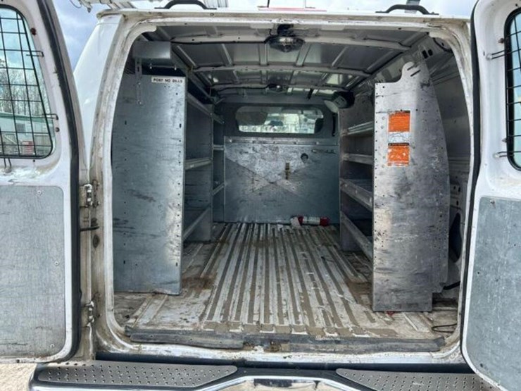 2010-ford-cargo-image-38
