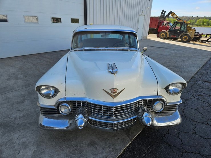 #61-•-1954-cadillac-fleetwood-series-60-4-door-sedan-image-8