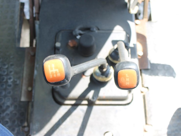 new-holland-tt55-image-10