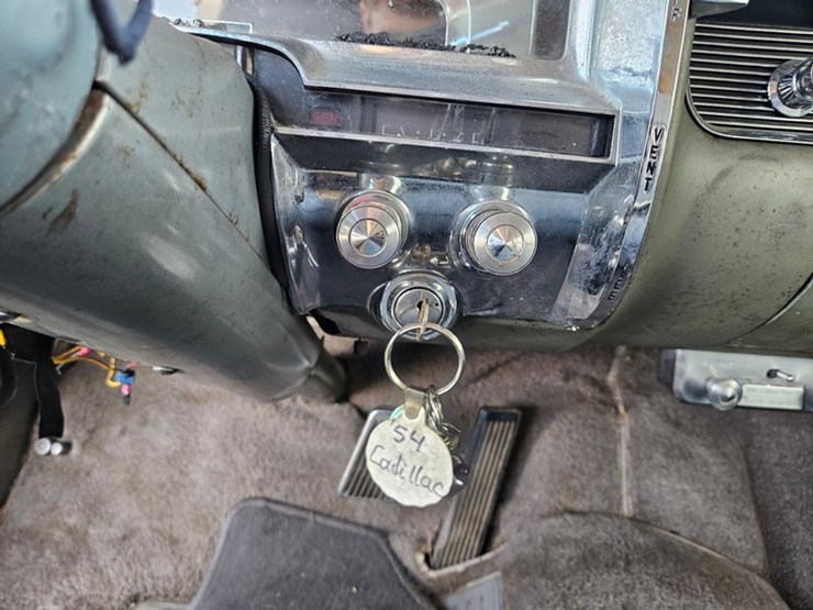 #61-•-1954-cadillac-fleetwood-series-60-4-door-sedan-image-38