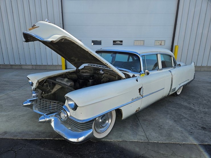 #61-•-1954-cadillac-fleetwood-series-60-4-door-sedan-image-13