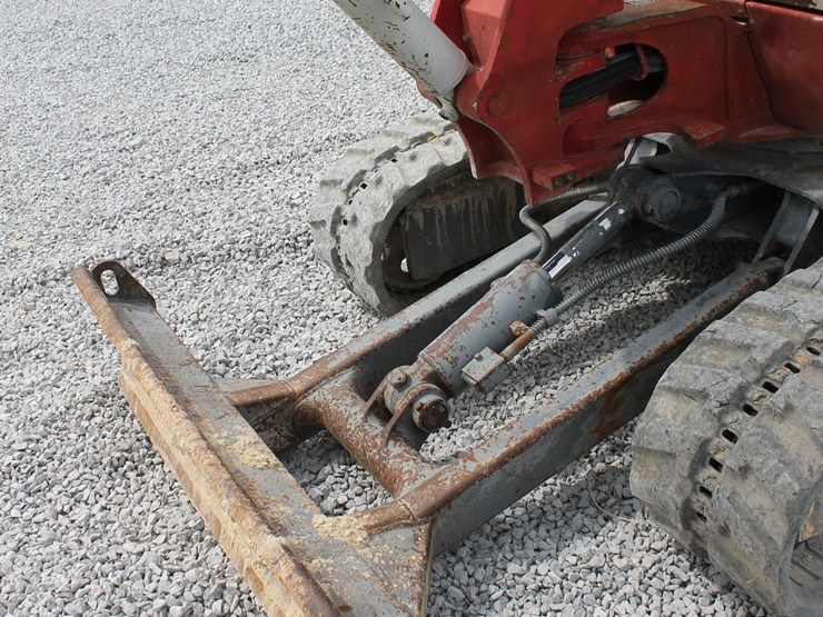 takeuchi-tb235-image-10