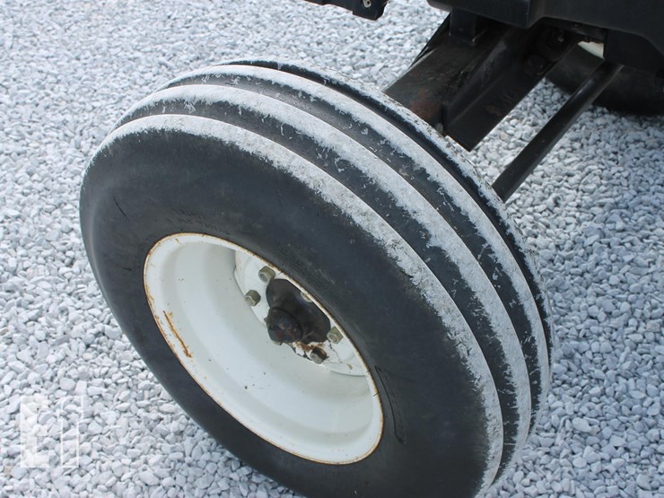 new-holland-tt55-image-3