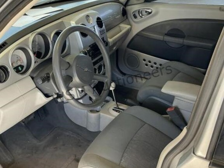2009-chrysler-pt-cruiser-image-21