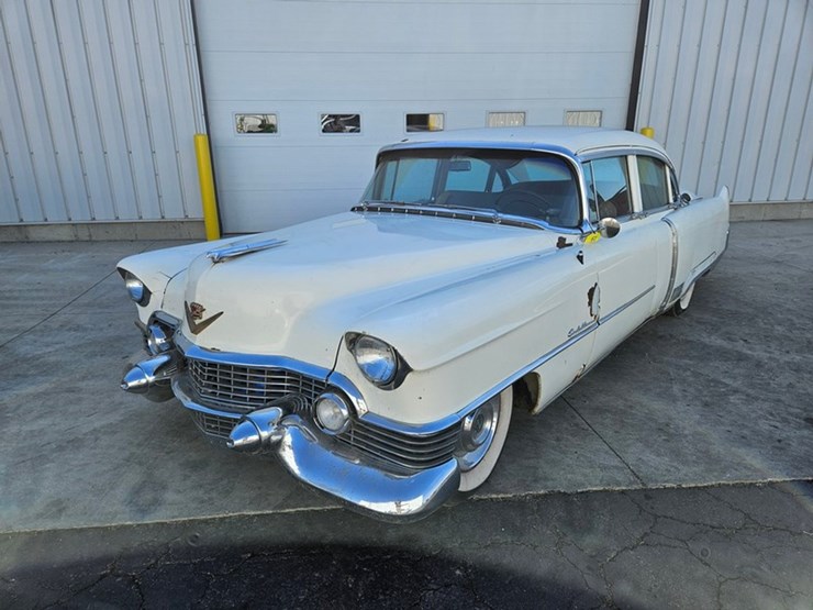 #61-•-1954-cadillac-fleetwood-series-60-4-door-sedan-image-10