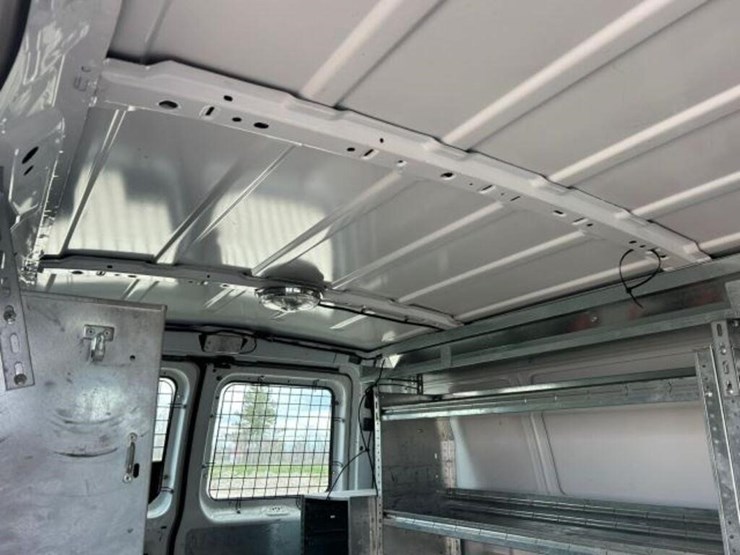 2010-ford-cargo-image-33