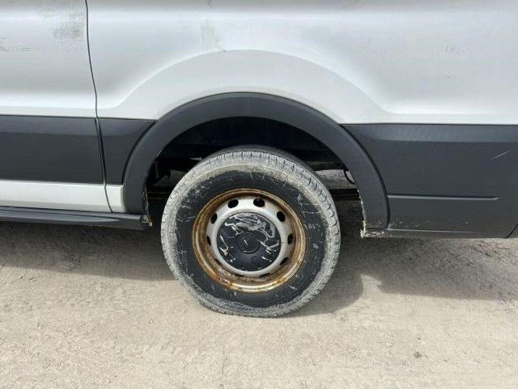 2015-ford-cargo-image-36