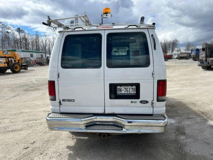 2010-ford-cargo-image-5