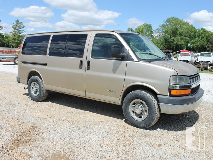 2005-chevrolet-g3500-image-1