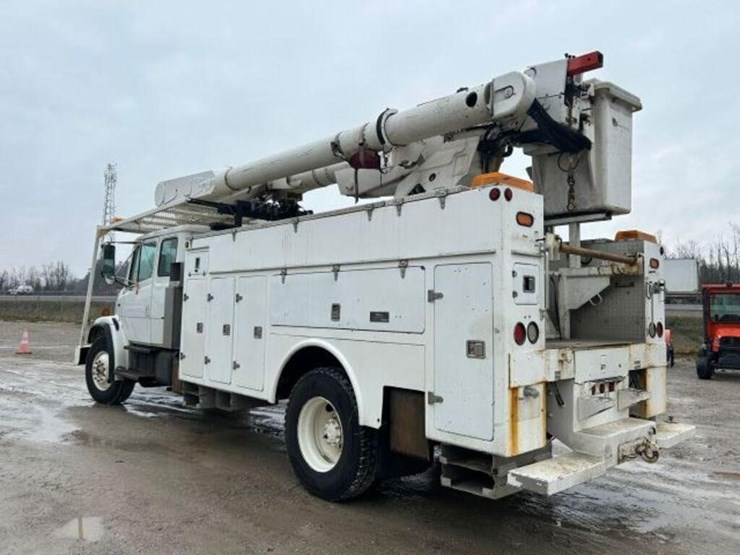 2004-freightliner-fl80-image-6
