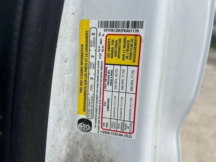 2015-ford-cargo-image-9