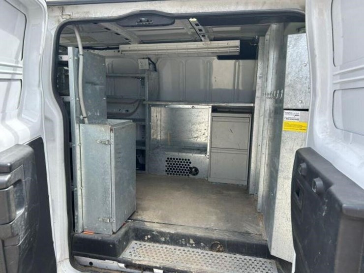 2015-ford-cargo-image-52