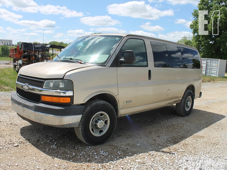 2005-chevrolet-g3500-image-12