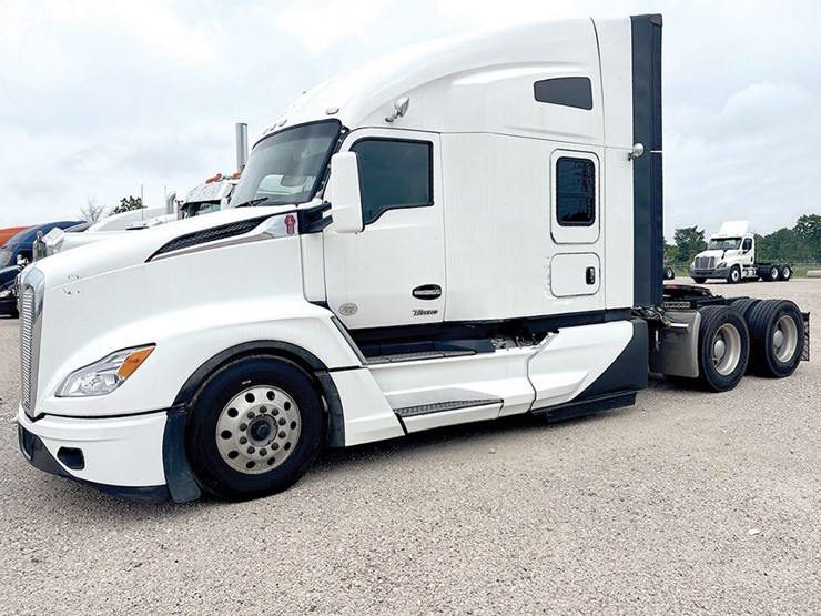 2023-kenworth-t680-image-1