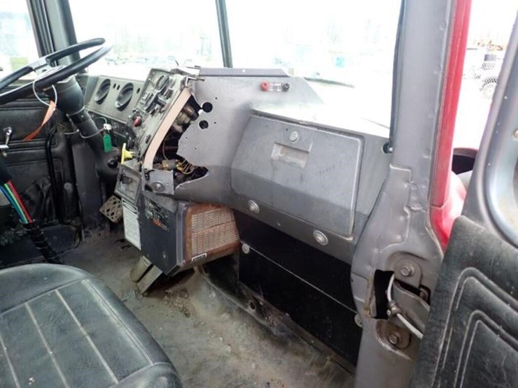 1999-mack-rb690s-image-27