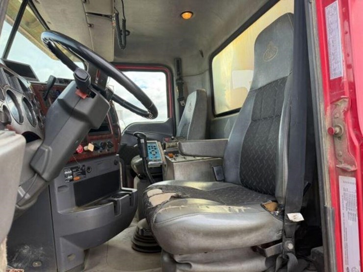 2009-mack-granite-gu813-image-33