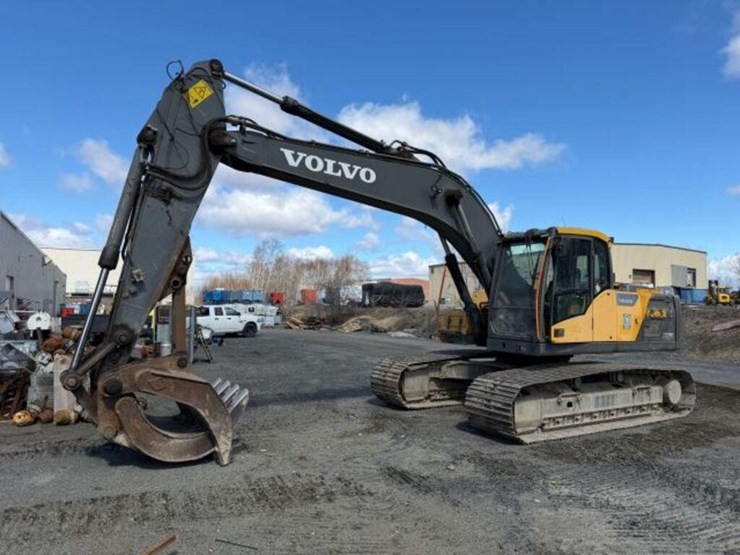 2014-volvo-ec220dl-image-1