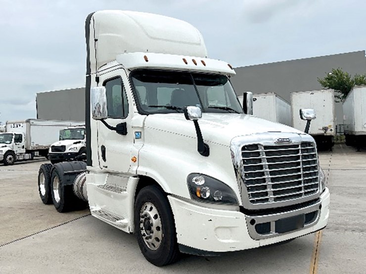 2018-freightliner-cascadia-125-evolution-image-1