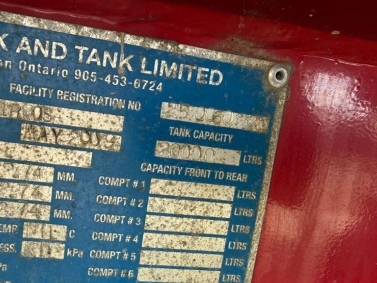 2009-mack-granite-gu813-image-35