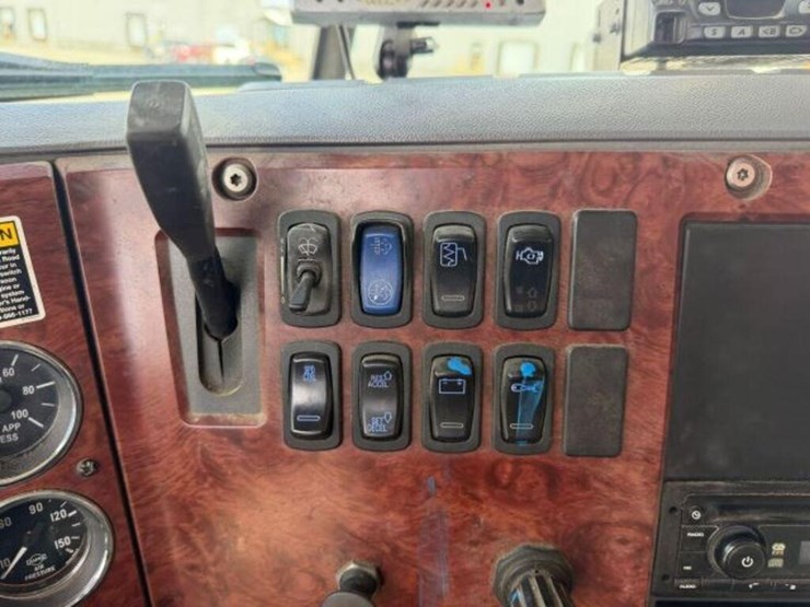 2009-mack-granite-gu813-image-14
