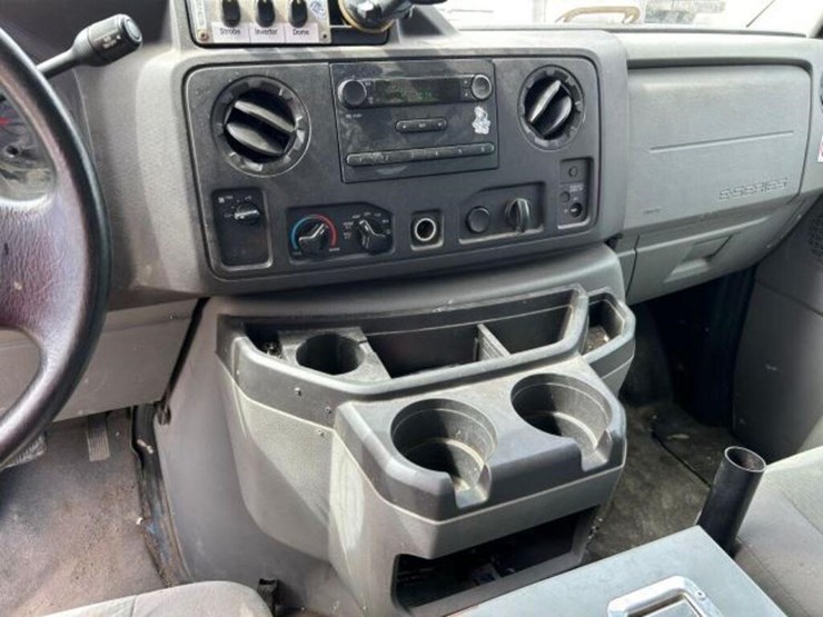 2010-ford-cargo-image-9