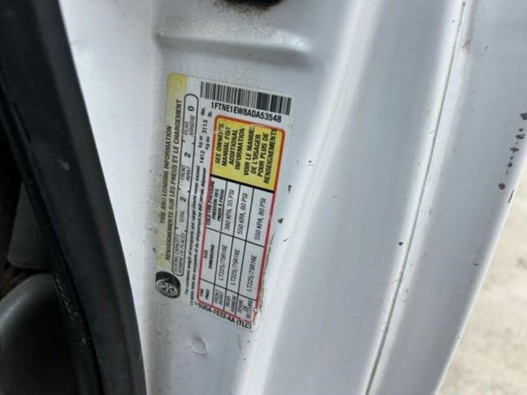 2010-ford-cargo-image-13