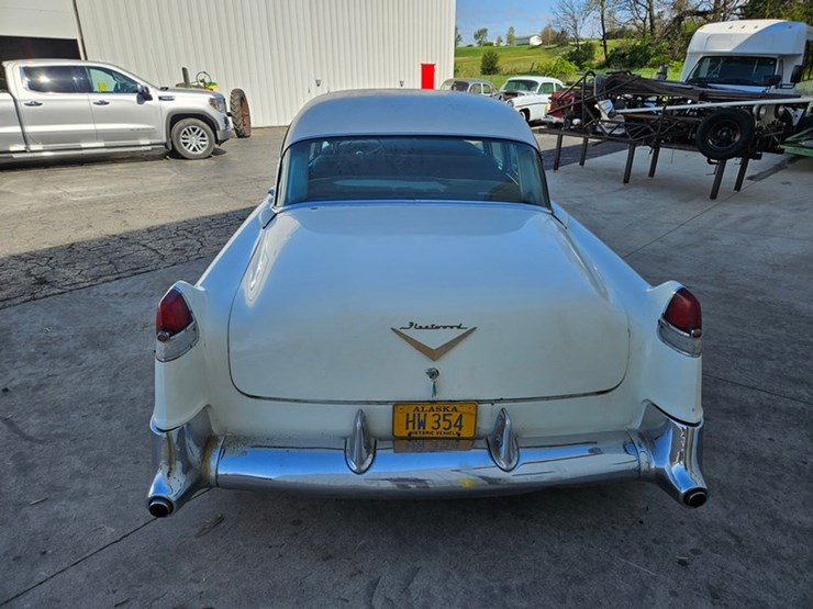 #61-•-1954-cadillac-fleetwood-series-60-4-door-sedan-image-4