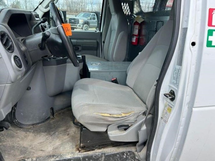 2010-ford-cargo-image-15