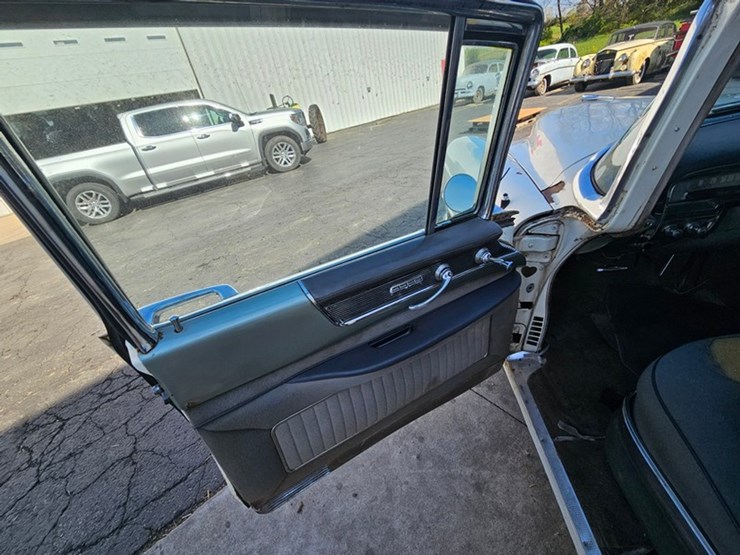 #61-•-1954-cadillac-fleetwood-series-60-4-door-sedan-image-15