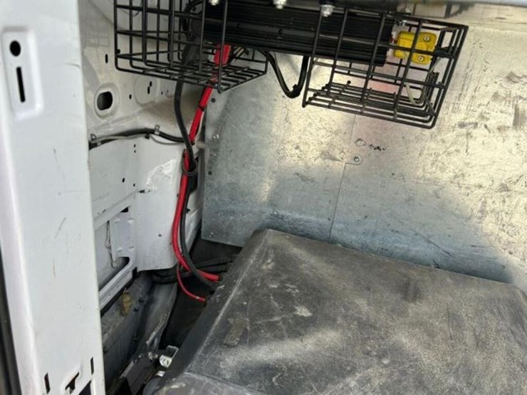 2015-ford-cargo-image-44