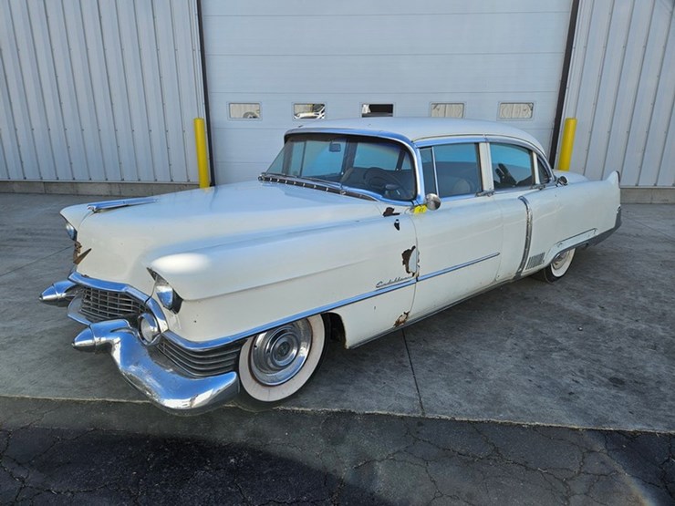 #61-•-1954-cadillac-fleetwood-series-60-4-door-sedan-image-64