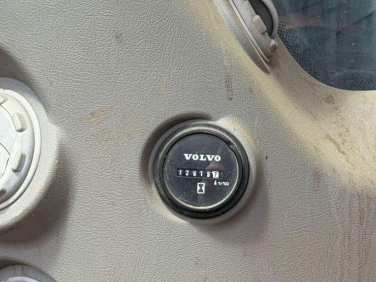 2014-volvo-ec220dl-image-8