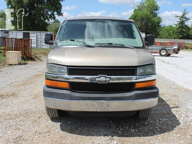 2005-chevrolet-g3500-image-13